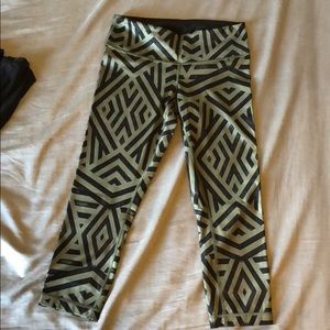 Lululemon Wunder Under Crop luxtreme mid rise